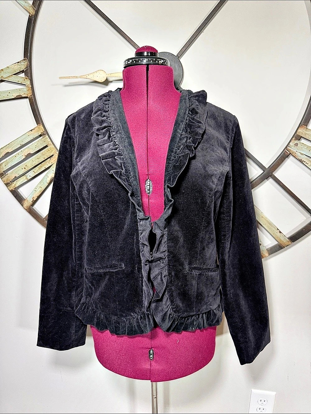 Acorn Black Ruffle Blazer Size Large NWT